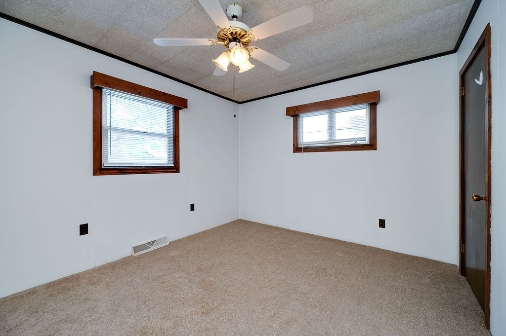 Building Photo - 7 Helen Ln