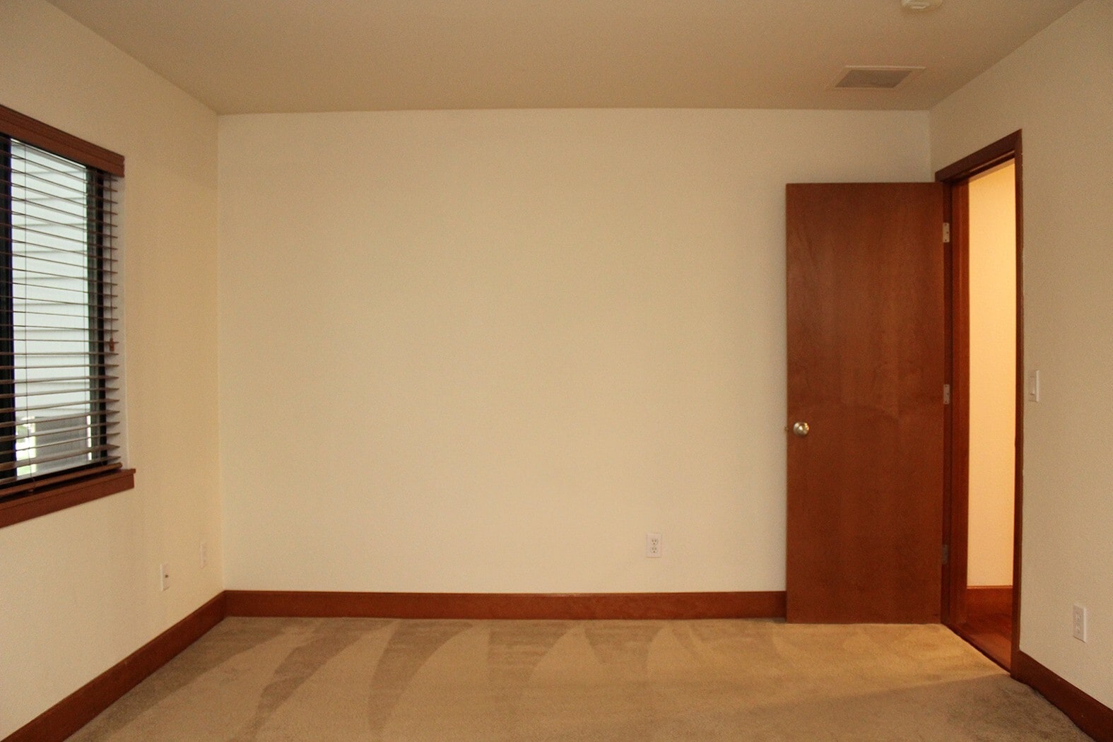 Building Photo - 810 NW Naito Pkwy