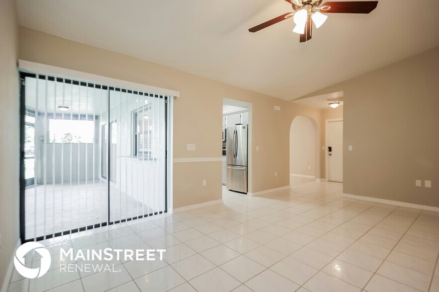 Building Photo - 627 SE 19th Ln