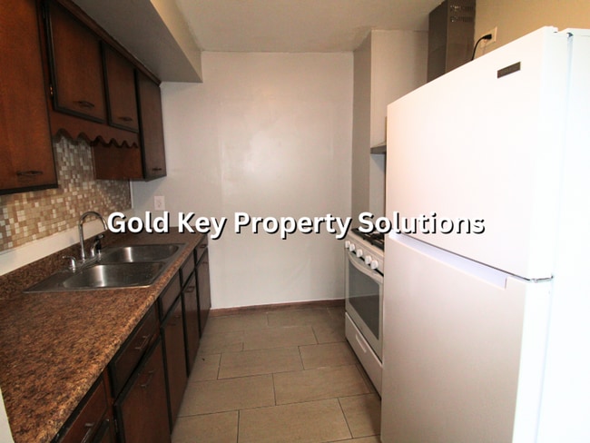 Building Photo - 3 BR 1 BA House Near Ascension Hospital (NO SECTION 8)