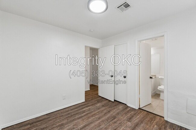 Building Photo - 8514 Candlewood Dr