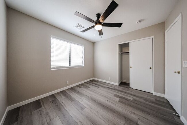 Building Photo - Welcome to this Charming 3 BEDROOM , 2 BAT...