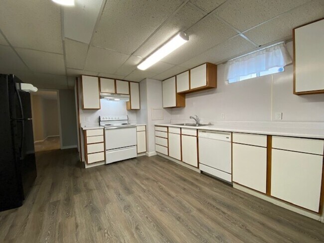 Building Photo - 18417 E Bow Ave