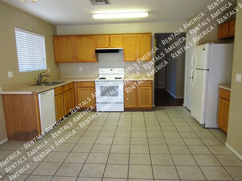 Building Photo - 16557 N 157th Ave