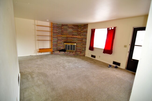 Building Photo - 1223 N 8th Ave