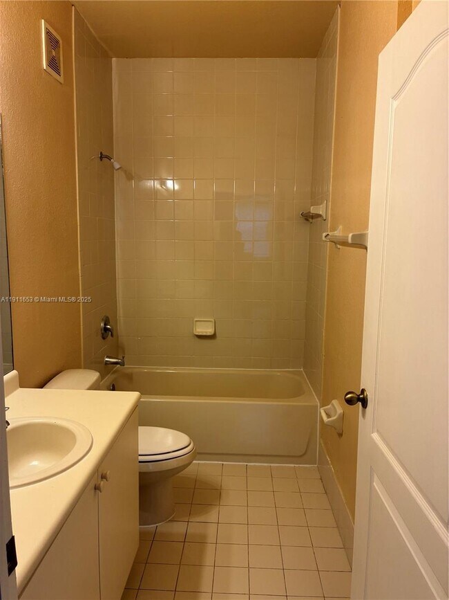 Building Photo - 1536 SE 25th St