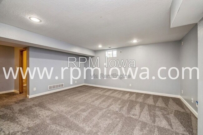 Building Photo - 9315 Kingman Dr
