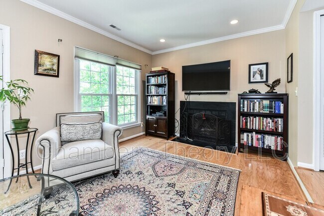 Building Photo - 2911-D S Woodstock St