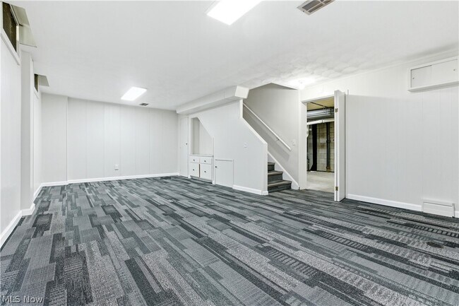 Building Photo - 2056 Laurel Hill Dr