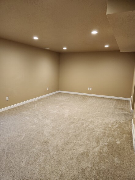 Building Photo - 3811 N Prairie Grass Dr