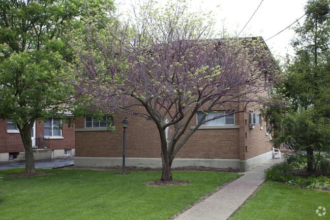 Building Photo - 338 W Saint Charles Rd