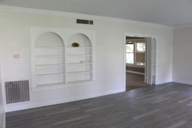 Building Photo - 2370 Harrison Ave