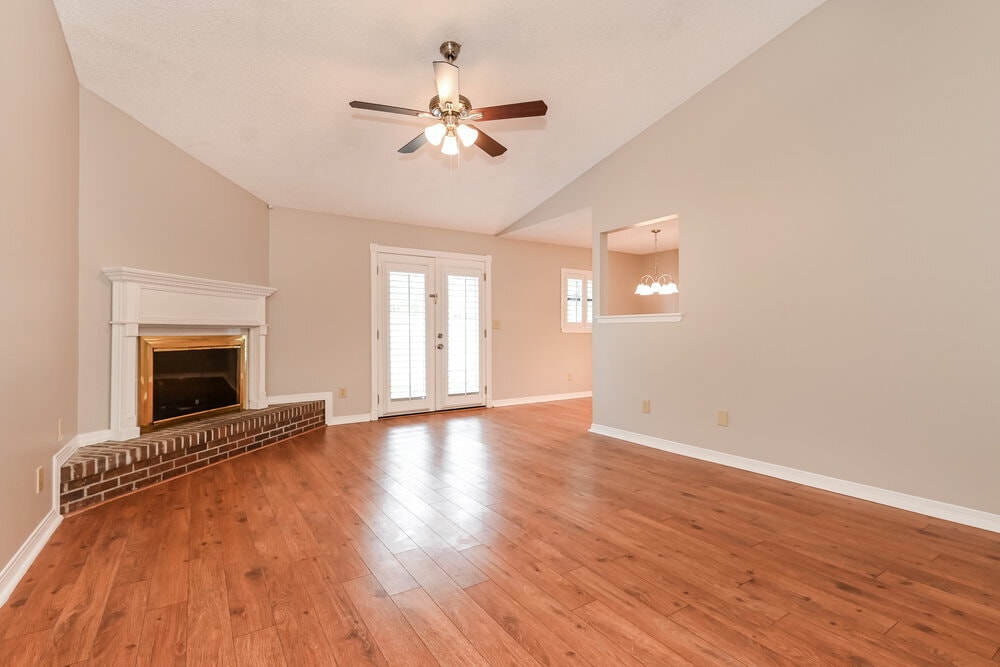 Building Photo - 3016 Bridgeview Dr