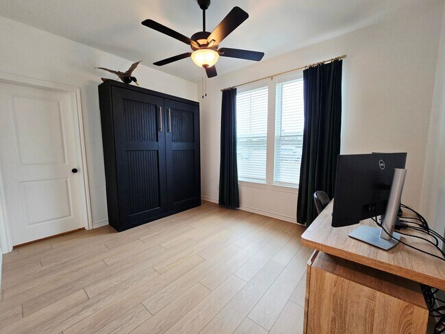 Building Photo - Coming Soon! Stunning 4 Bed 2 Bath on Almost an Acre in Flint!