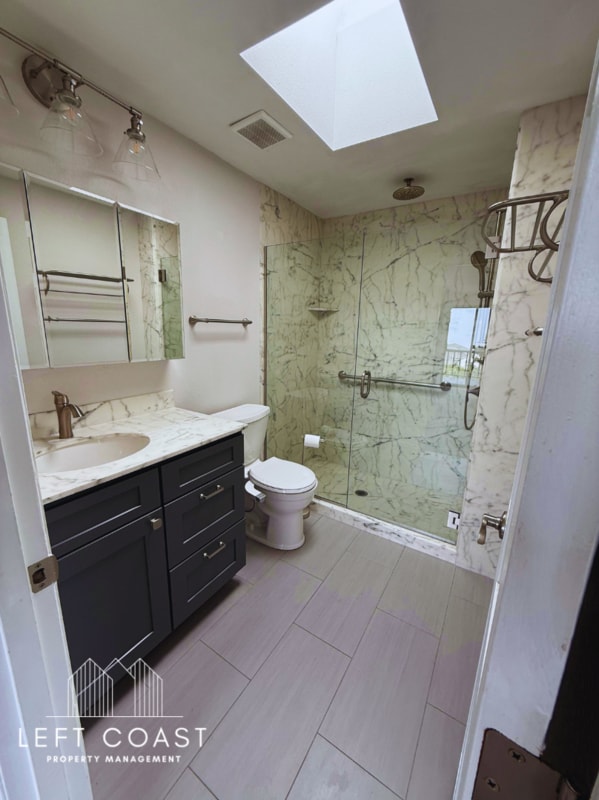 Building Photo - 6215 NE Oar Dr