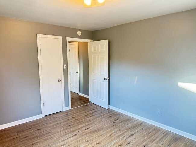 Building Photo - 3919 E Gatewood Ln
