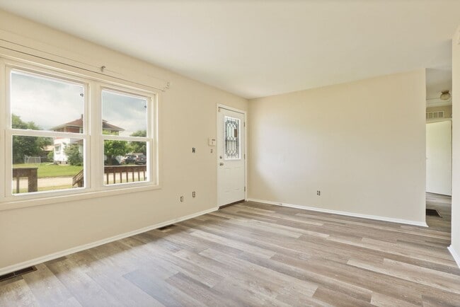 Building Photo - You won't want to miss this home