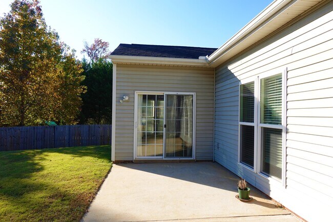 Building Photo - 233 Highgate Cir