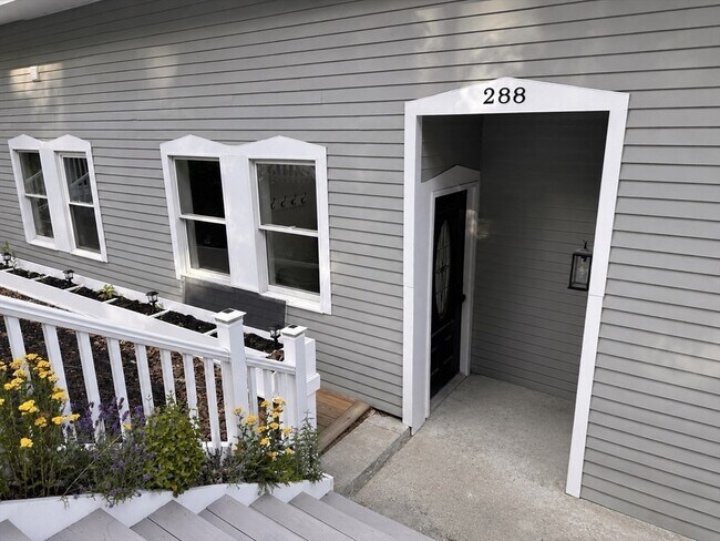 Building Photo - 288 Grove St