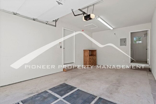Building Photo - 2212 Wheeler Ave