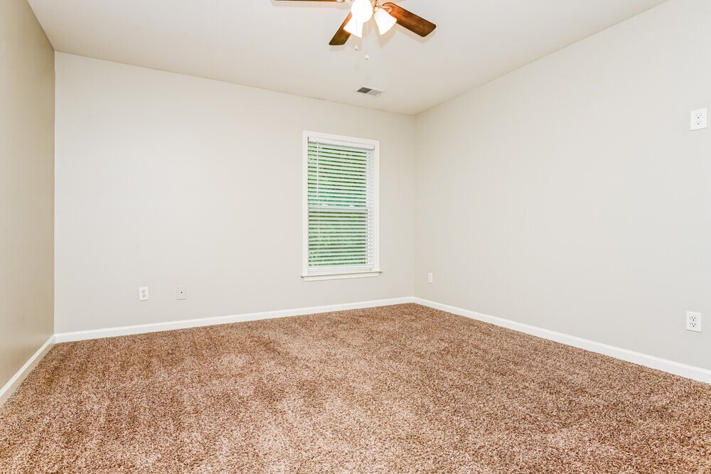 Building Photo - 2420 McIntosh Dr