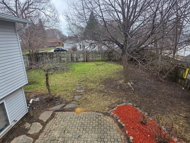 Building Photo - Updated 3 bedroom Kenosha home