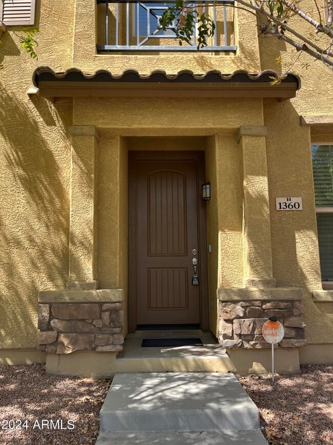 Building Photo - 1360 S Ponderosa Dr