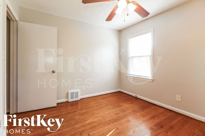 Building Photo - 10110 Hillcrest Rd