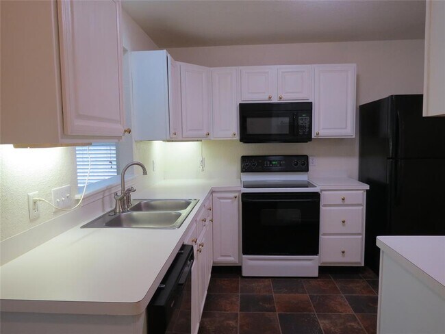 Building Photo - 1503 Serene Oaks Dr