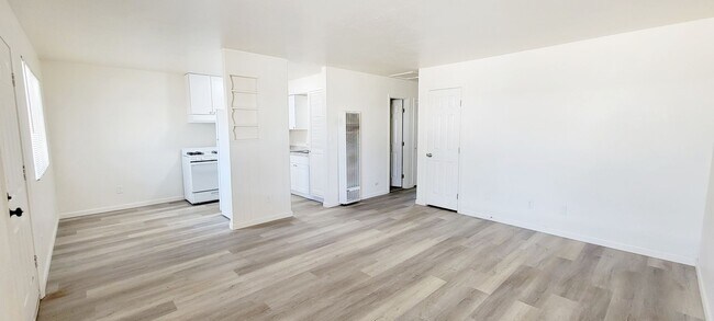 Primary Photo - NSUR1259 2205 Cedar1-4