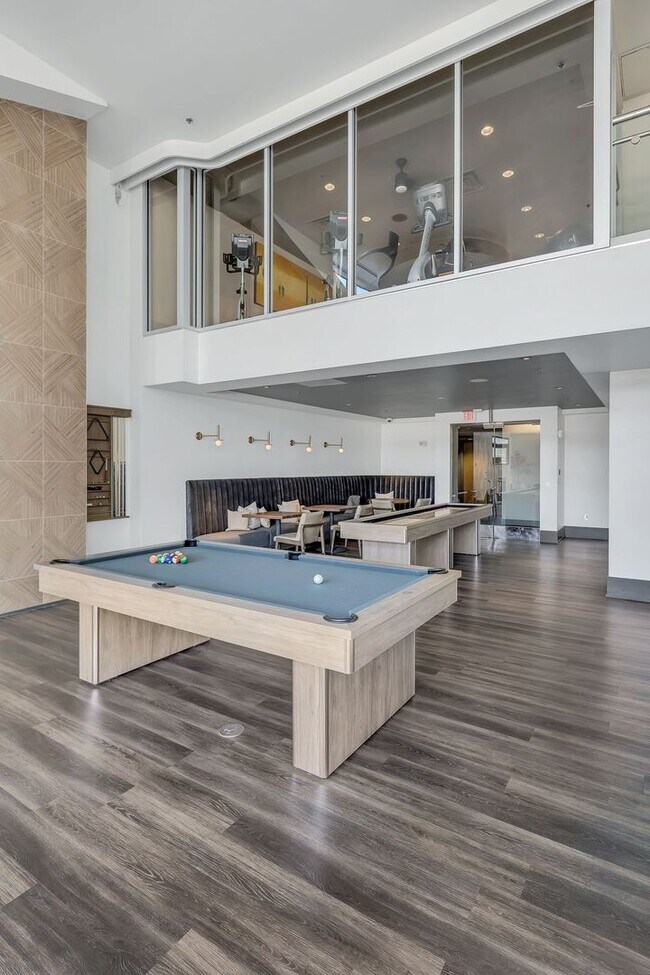 Building Photo - Awesome 1BE/1BA Condo in the Gulch w/2-res...