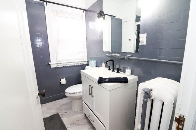 Building Photo - 3120 E Derbyshire Rd