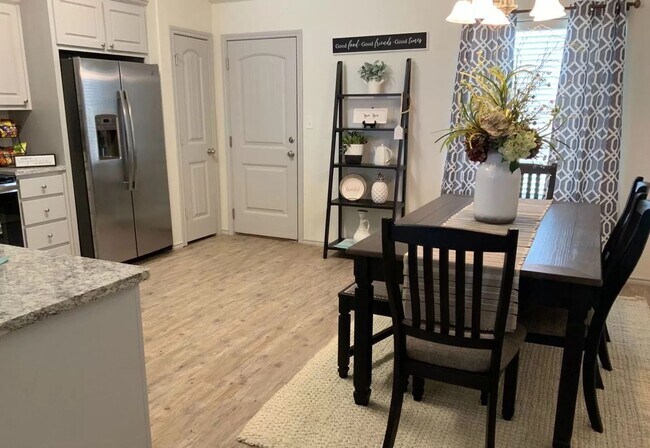 Building Photo - Rare 4 Bedroom Available 10/14/24 In Frenship