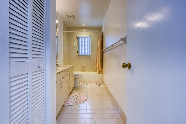 Building Photo - 10341 Buena Ventura Dr
