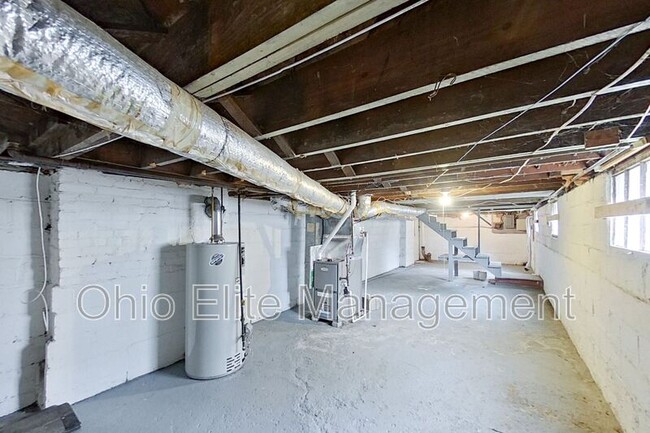 Building Photo - 461 Reinhard Ave