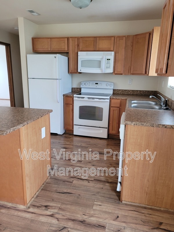 Building Photo - Woodland Acres