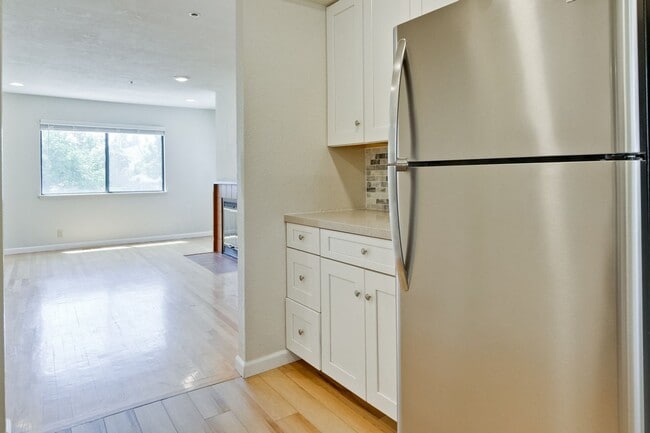 Building Photo - Avaiable Now! Condo Near Cupertino High | ...