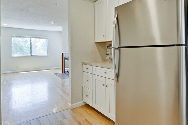 Building Photo - Condo Near Cupertino High | Updated Kitche...