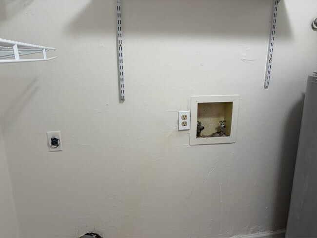 Building Photo - 1484 Van Delia Rd