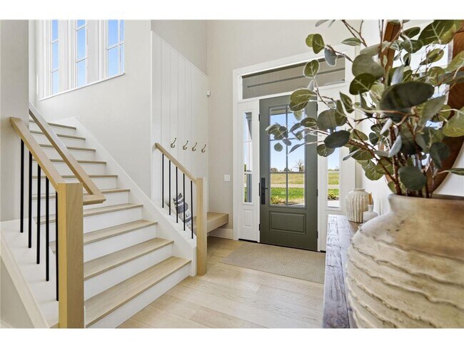Building Photo - 6201 Gustavus Dr