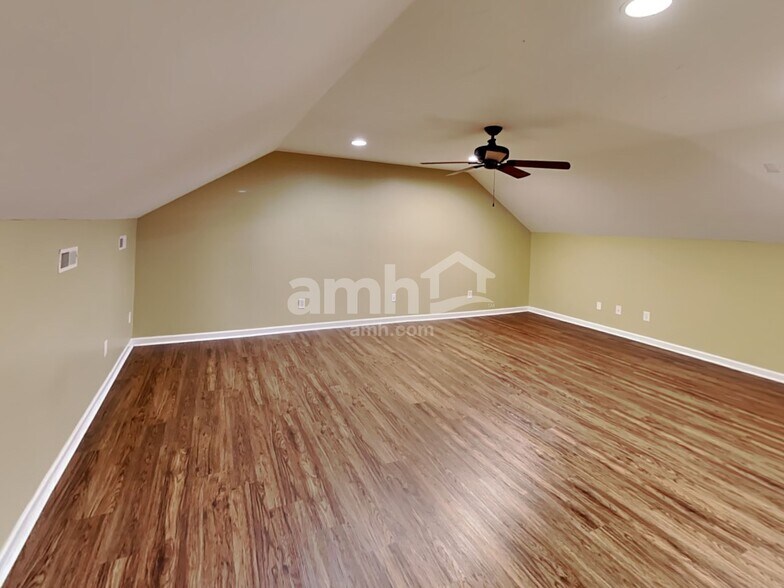 Building Photo - 519 Agate Dr