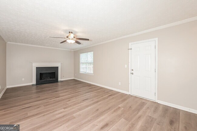 Building Photo - 237 Fox Run
