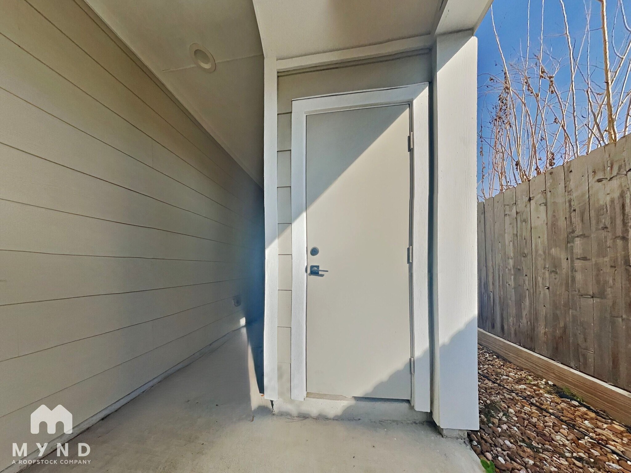 Building Photo - 2056 Johanna Dr