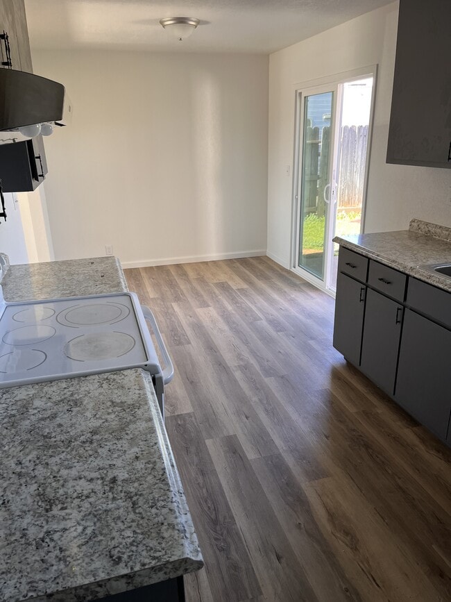 Building Photo - 750 Crosby Ln