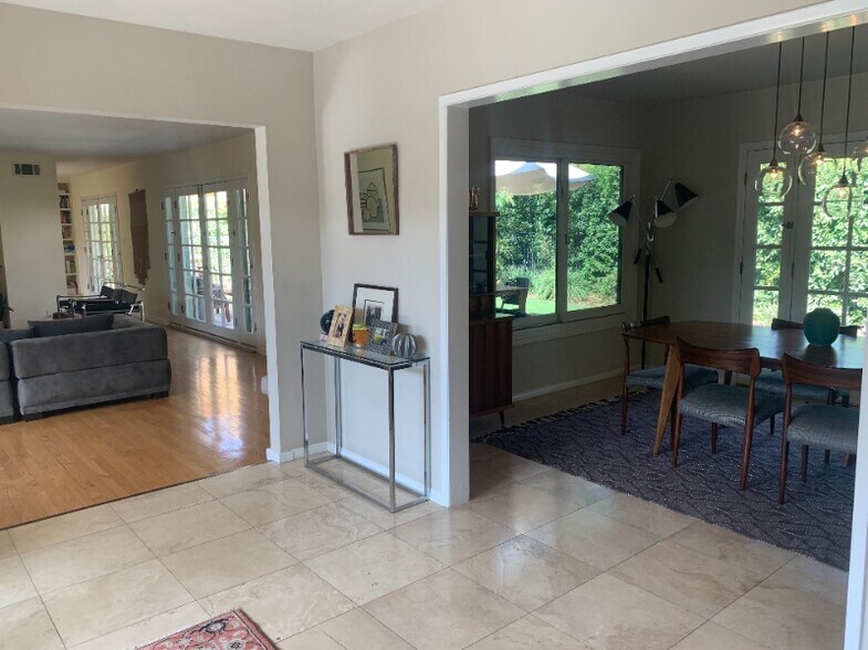 Building Photo - 2660 Byron Pl