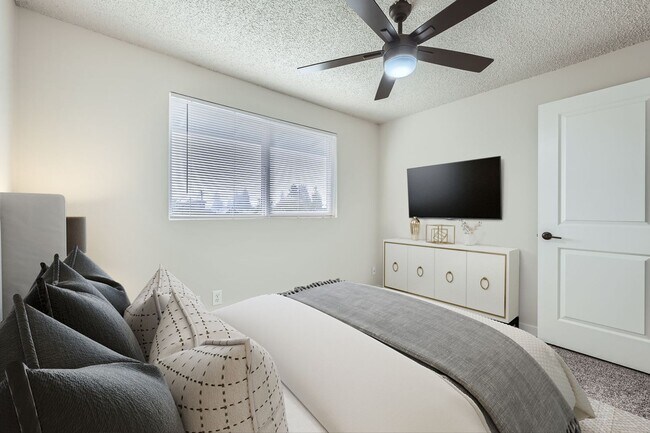 Building Photo - Breathtaking Renovation! Oversized 2 Bed 1.5 Bath Townhome! Ready Now! Don't Miss Out!