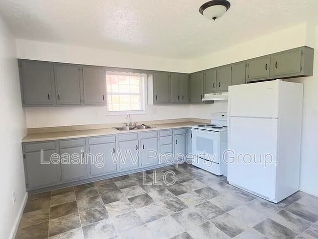 Building Photo - 3305 Carpenter Avenue