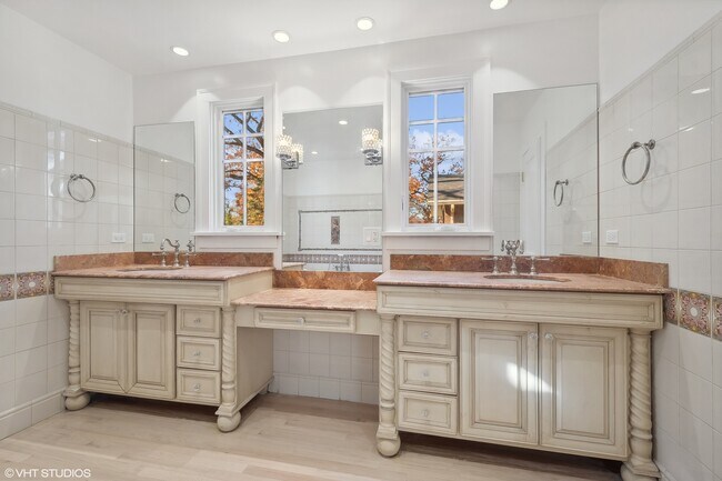 Building Photo - 619 Forest Ave