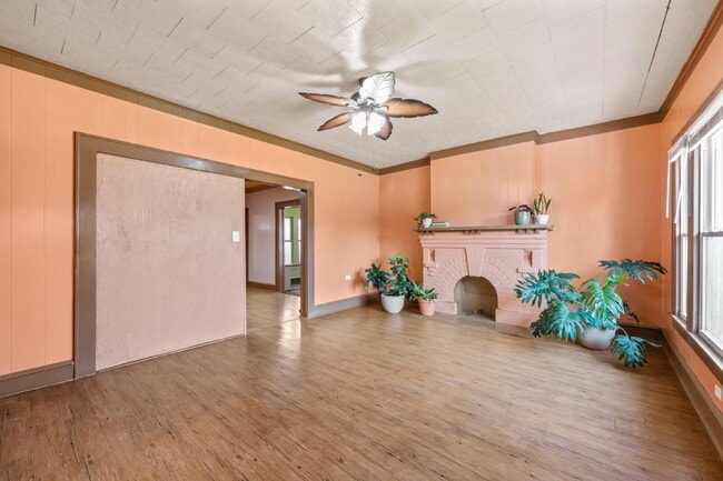 Building Photo - Stylish 1920s Gem Near Downtown with Fresh Updates