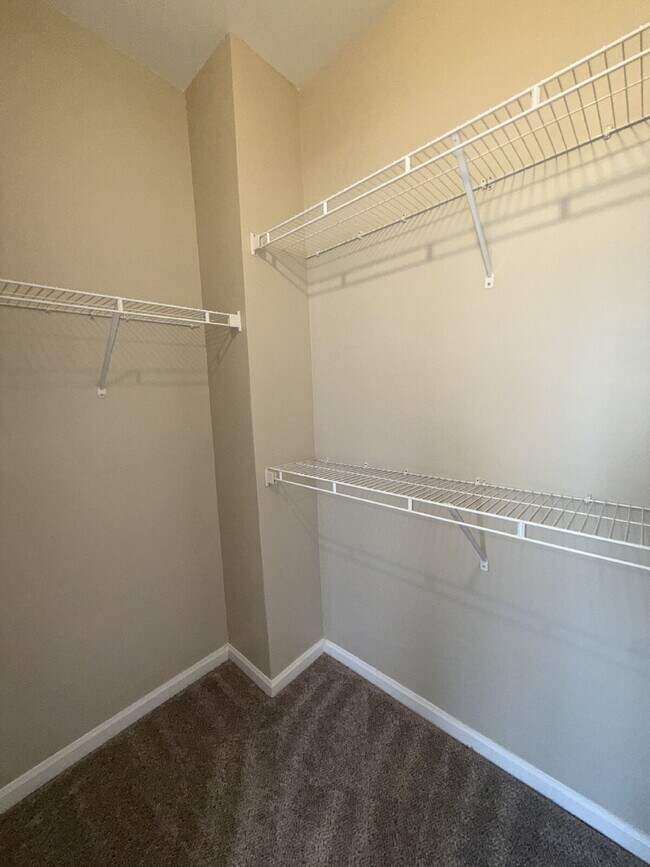 Building Photo - 222 Town Center Dr